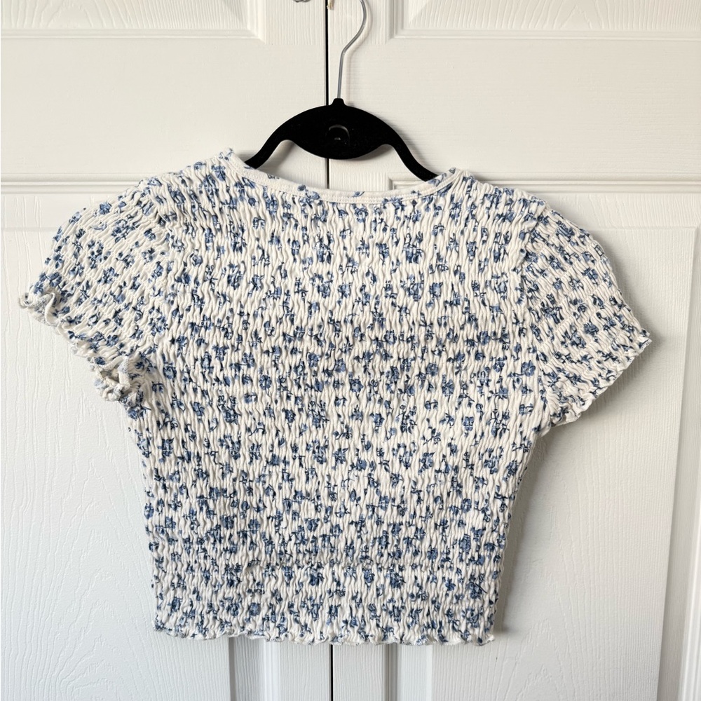 Hollister Cropped White Smocked Short Sleeve Top Blue Floral Summer Lettuce Hem - Picture 5 of 7